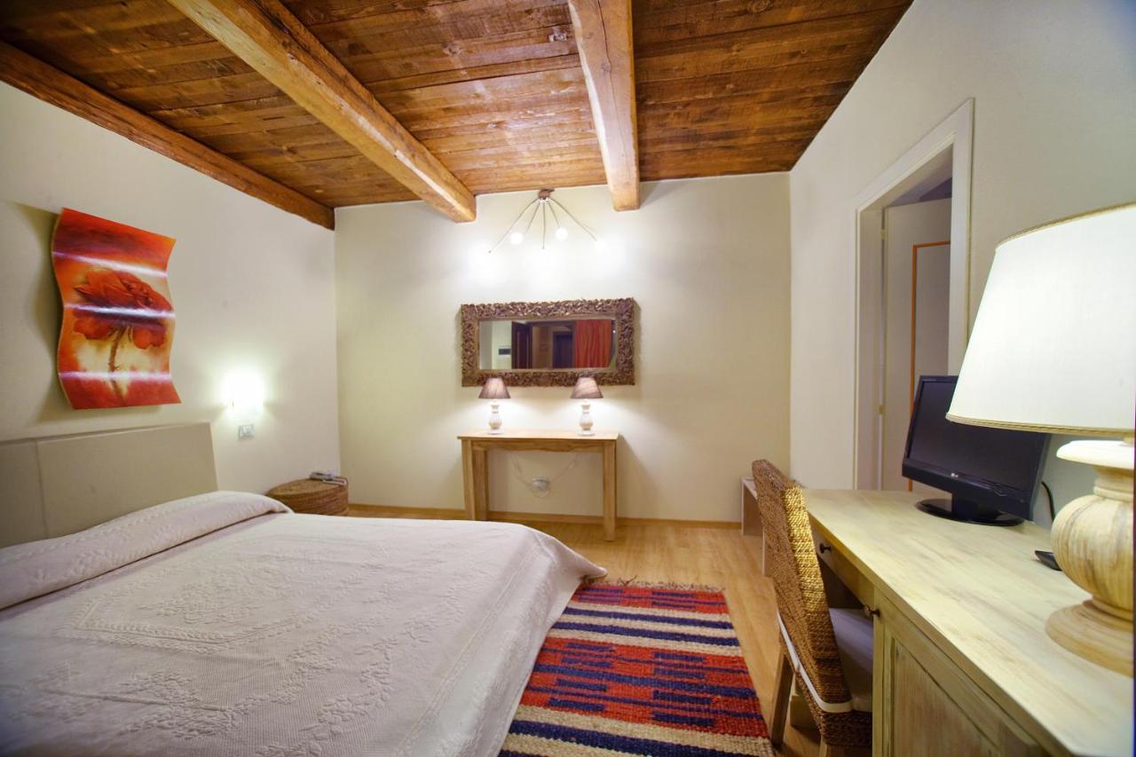 Il Baio Relais & Natural Spa Camporoppolo Exteriör bild