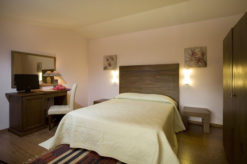 Il Baio Relais & Natural Spa Camporoppolo Exteriör bild